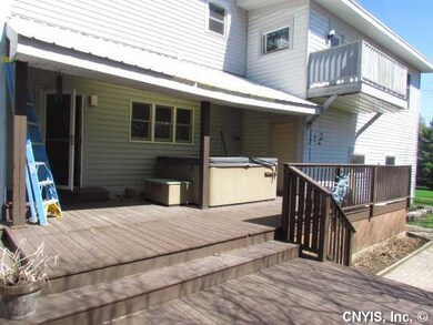 Patio/Deck Side Deck with Hot Tub