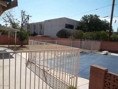 2606 W Freeway Ln BACK w POOL
