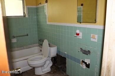 245 Lime bathroom