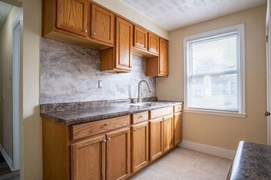 2841E13th-12