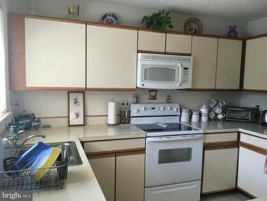 11725 Summerchase Cir unit 11725B, Reston, VA 20194 - photo 3