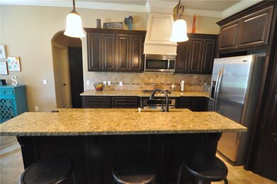 605 Lindsey Ln, Moore, OK 73160 - photo 4