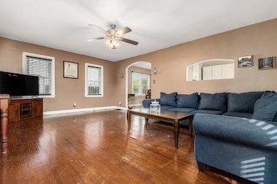 012_2_S - 800 Rutter Av - 004