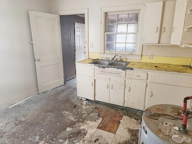 1207 Edgerly Ave, Albany, GA 31707 - photo 5