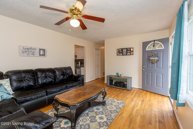 6502 Lantana Ct, Louisville, KY 40229 - photo 6