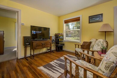 422 NE Burnside Ave, Bend, OR 97701 - photo 5