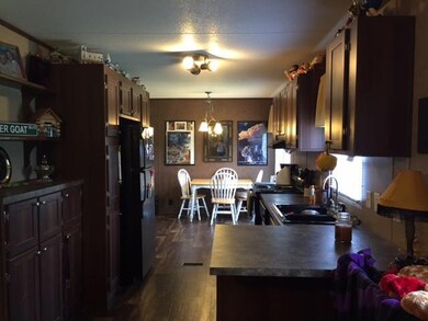 Kitchen & Dining