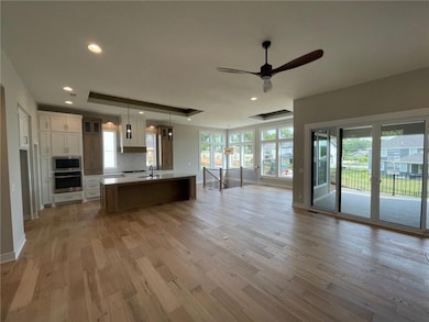 7115 Richards Dr, Shawnee, KS 66216 - photo 4