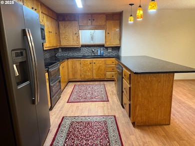 87511 Tiernan Rd, Mapleton, OR 97453 - photo 5