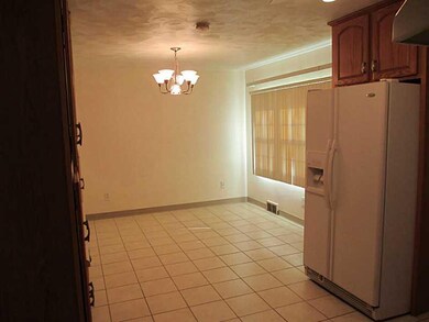 Kitchen. Eat-in Kitchen