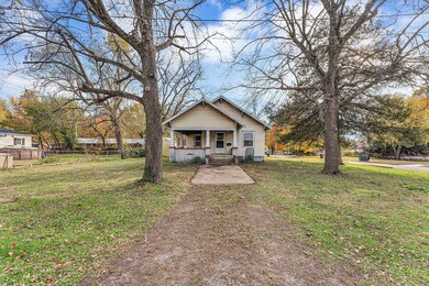 314 Jasper St, Aurora, MO 65605 - photo 2