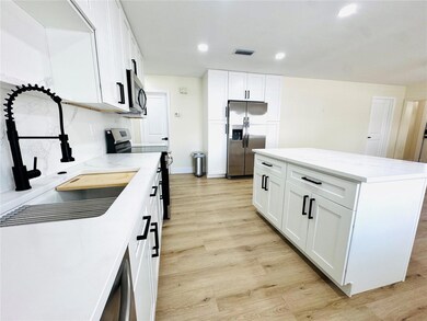 3430 Chapel Dr, Sarasota, FL 34234 - photo 2