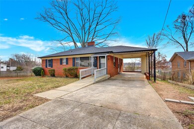 204 E Turner St, Statesville, NC 28677 - photo 3