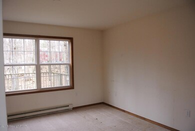 252 Spicebush Dr, East Stroudsburg, PA 18301 - photo 3