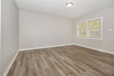 1120 Warwick Rd, Whiteland, IN 46184 - photo 4