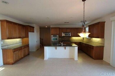 Gourmet Kitchen with Granite counters, toubled sto