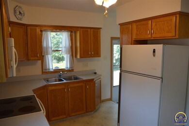 1115 SW Orleans St, Topeka, KS 66604 - photo 5