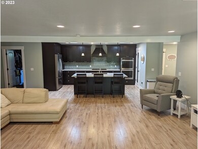 1060 Abbie Ln, Eugene, OR 97401 - photo 7