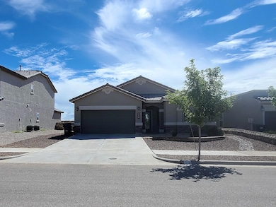 916 Muffleson St, El Paso, TX 79928 - photo 3