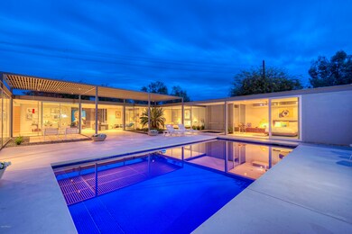 Moscail tiled pool