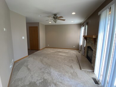 545 Yorkshire Ln, Pingree Grove, IL 60140 - photo 3