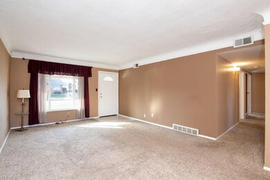 LIVING ROOM WITH LARGE WINDOW FOR PLENTY OF NATURA