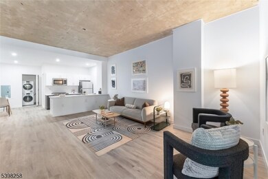 10 Commerce Ct unit 2E, Newark, NJ 07102 - photo 6