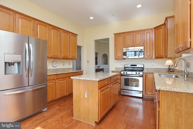 11077 Commanders Ln, White Plains, MD 20695 - photo 5