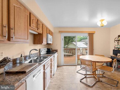 1709 Glastonberry Rd, Potomac, MD 20854 - photo 5