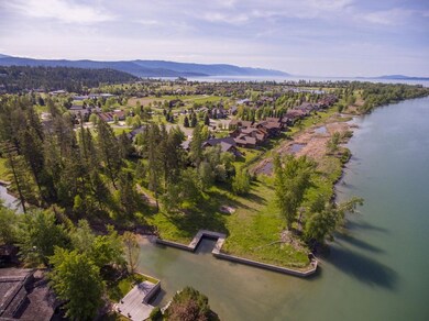 Ideal location on the river & minutes