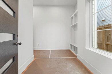 815 Lawrence St, Houston, TX 77007 - photo 4