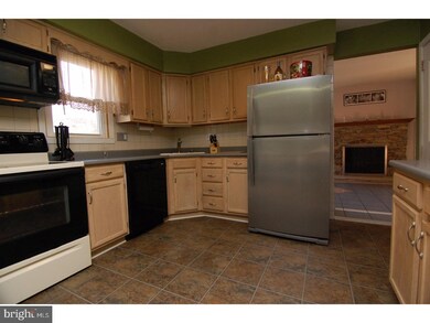 9 Black Oak Ct, Blackwood, NJ 08012 - photo 2