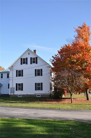 89 Main St unit 2, New London, NH 03257 - photo 2
