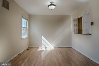 10448 Parthenon Ct, Bethesda, MD 20817 - photo 4