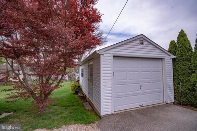 1807 Wayne Dr, Norristown, PA 19403 - photo 3