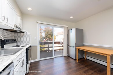 Eat-in Kitchen
