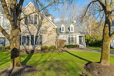 2170 Lane Woods Dr unit 2170, Columbus, OH 43221 - photo 2