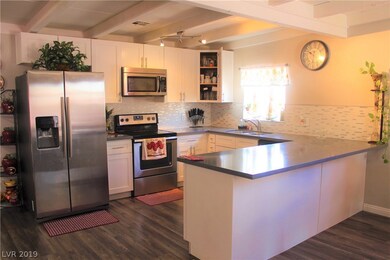 Now this is a kitchen that you can envy, Beautiful