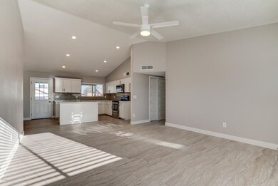 3010 N Arrowhead Dr-10