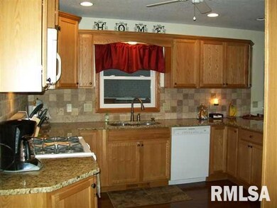 2713 Sycamore Terrace, Bettendorf, IA 52722 - photo 2