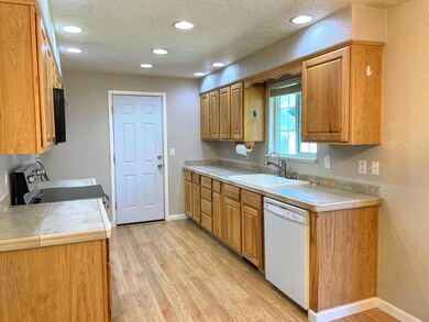 1939 NW Highland Ave, Grants Pass, OR 97526 - photo 7