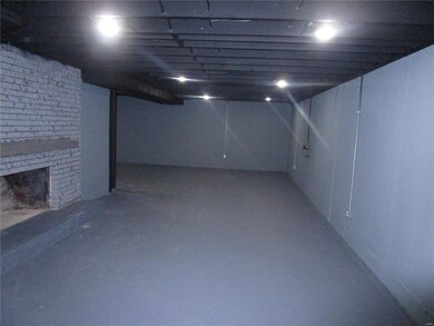 10800 Hallwood Dr, Saint Louis, MO 63136 - photo 5