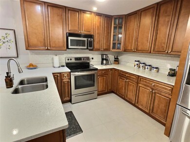Lots of Room in this Kitchen!