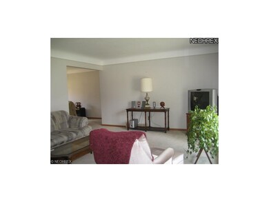 19 x 15 Foot Living Room with Prestine carpeting o