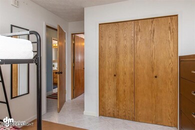 11-Master Bedroom-ELKO4858