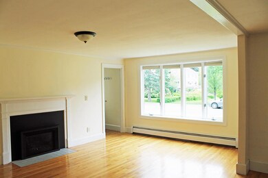 06 - LivingRoom-5