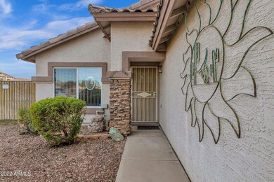 5-web-or-mls-8661-e-crescent-ave