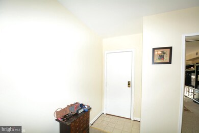 207 Skyhill Rd unit 4, Alexandria, VA 22314 - photo 2
