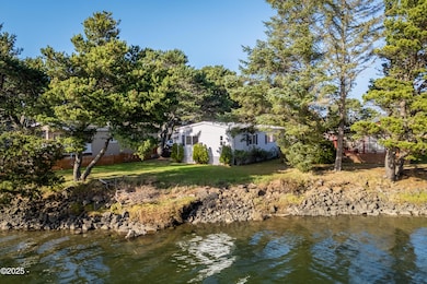 955 NE Mill St unit A7, Waldport, OR 97394 - photo 2