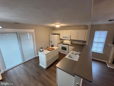 1718 Sparrow Rd, Chesapeake, VA 23320 - photo 6